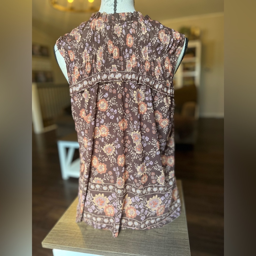 Daniel Rainn sleeveless mock neck blouse